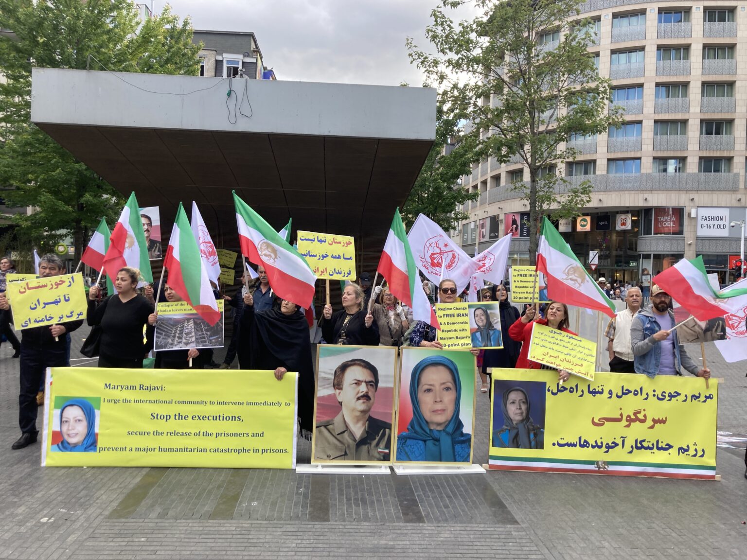 Iranians rally to Support Uprising in Abadan and Other Cities in Iran