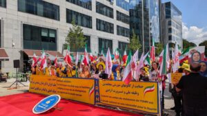 des Iraniens dénoncent la guerre et la complaisance, et appellent à soutenir la “Troisième Option”