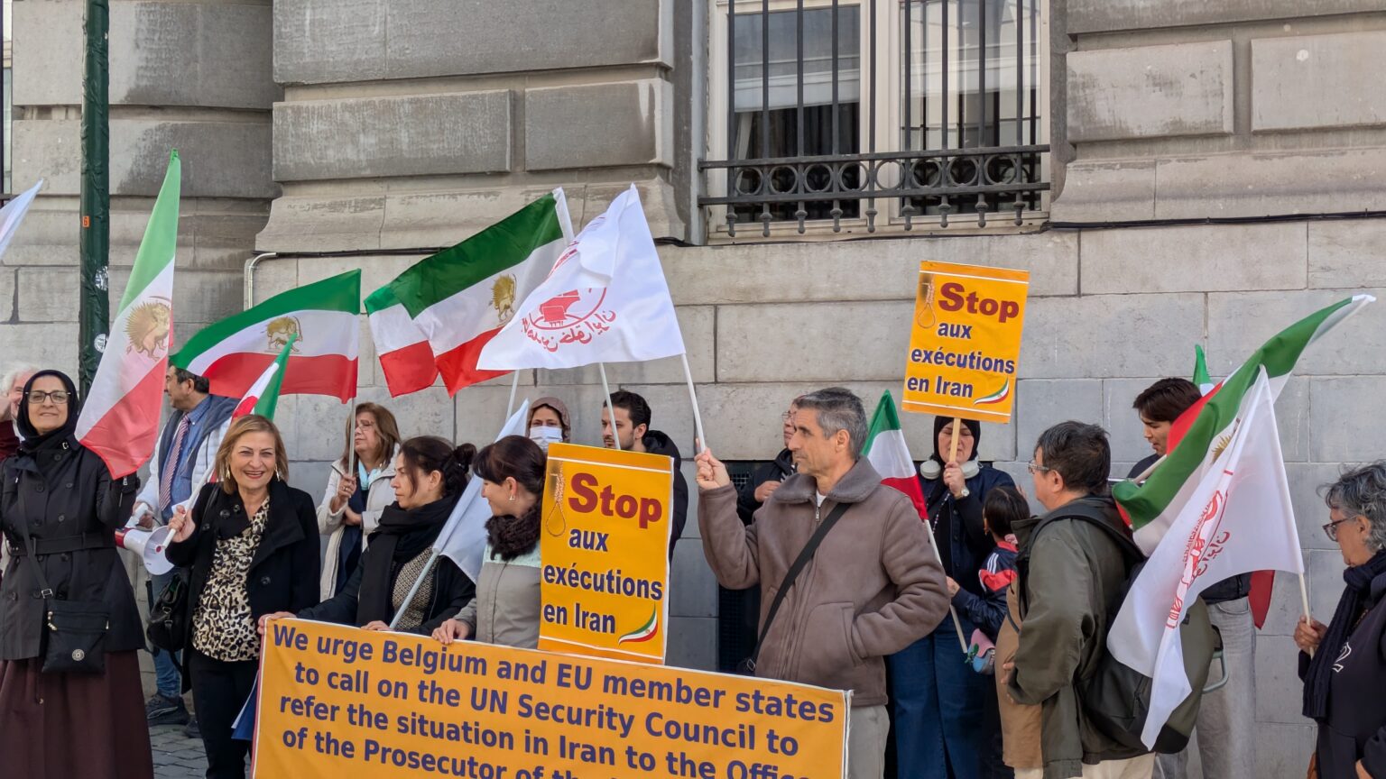 Bruxelles : les Iraniens rendent hommage aux victimes des exécutions devant le ministère belge des Affaires étrangères